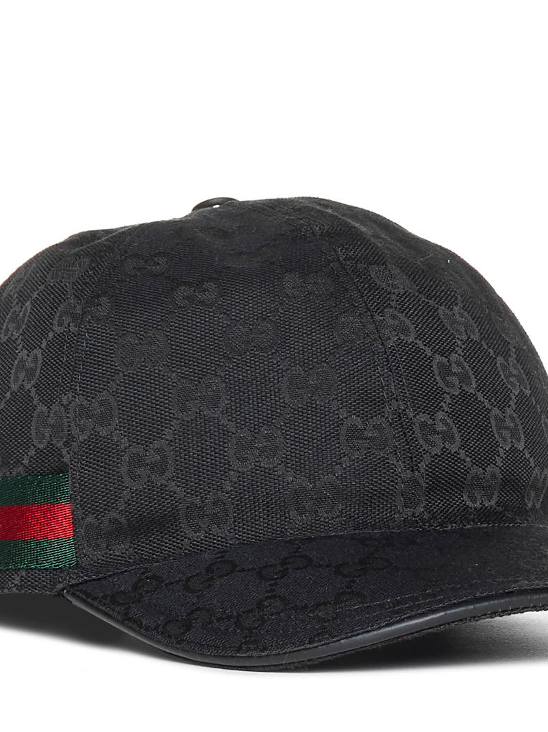 Baseball cap with mesh