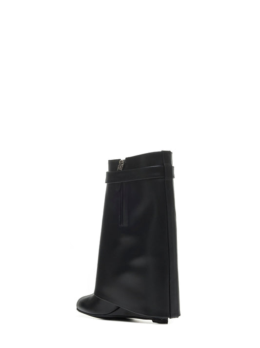 Black leather Shark Lock ankle boots