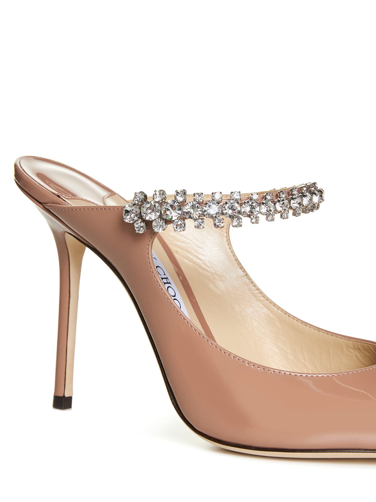 Sabot in vernice color rosa pastello con cinturino di cristalli<BR/>