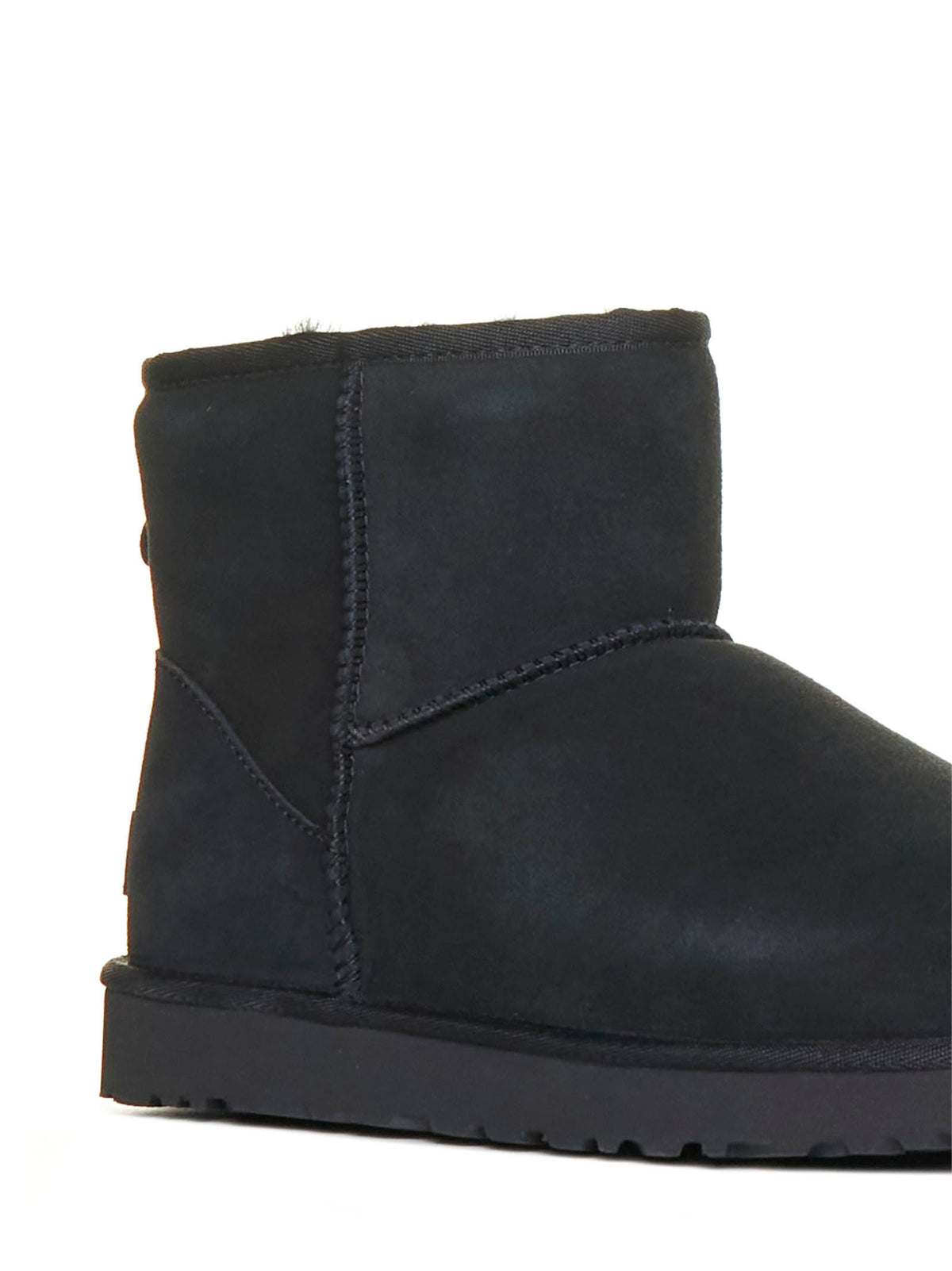 1016222-BLK UGG
