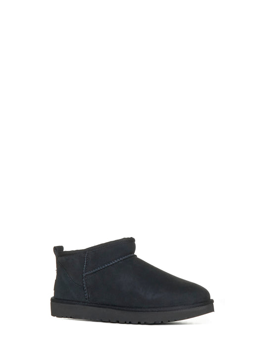 1116109-BLK UGG