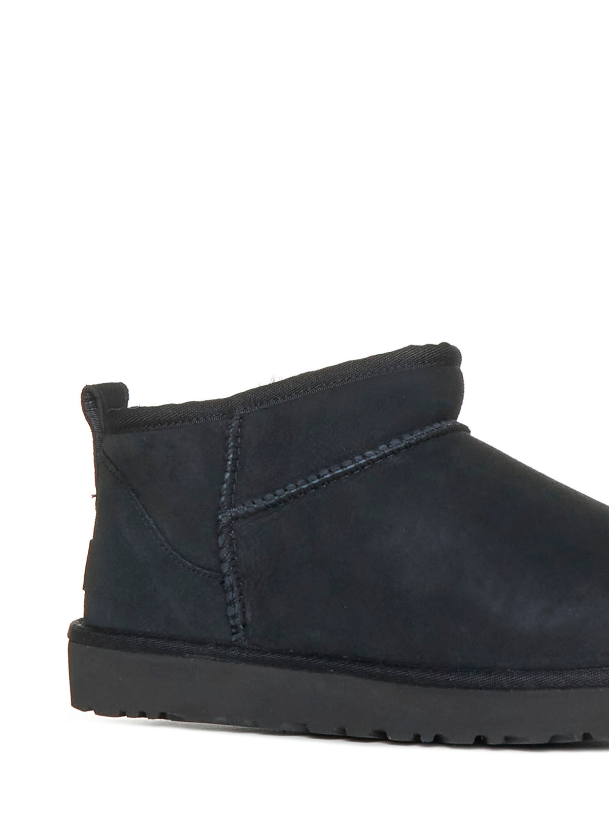 1116109-BLK UGG