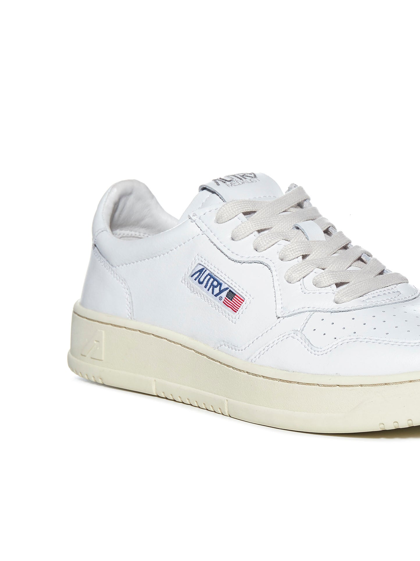 Autry Medalist Low Sneakers – White (AULMLL15)