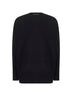 Maglia in cashmere nero con monile