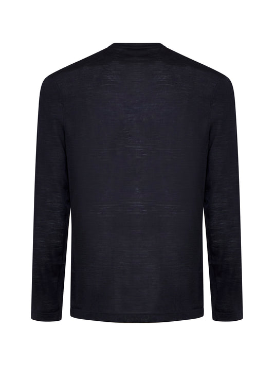 Blue long-sleeved T-shirt