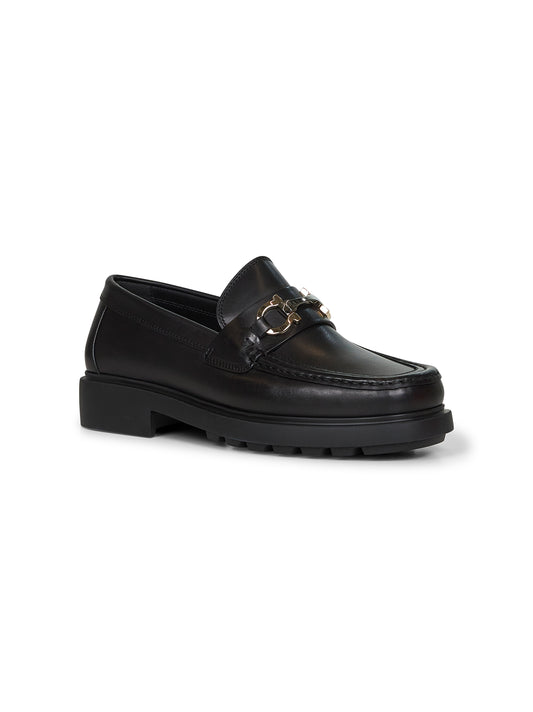 Mocassin in pelle nera con ornamento Gancini