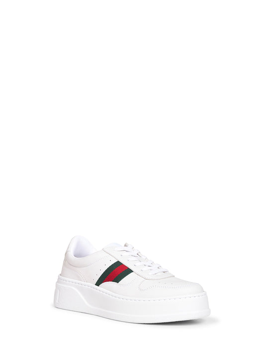 Sneakers in pelle bianca con suola oversize