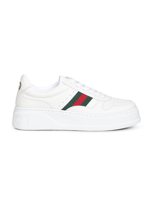Sneakers in pelle bianca con suola oversize