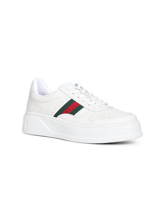 Sneakers in pelle bianca con suola oversize