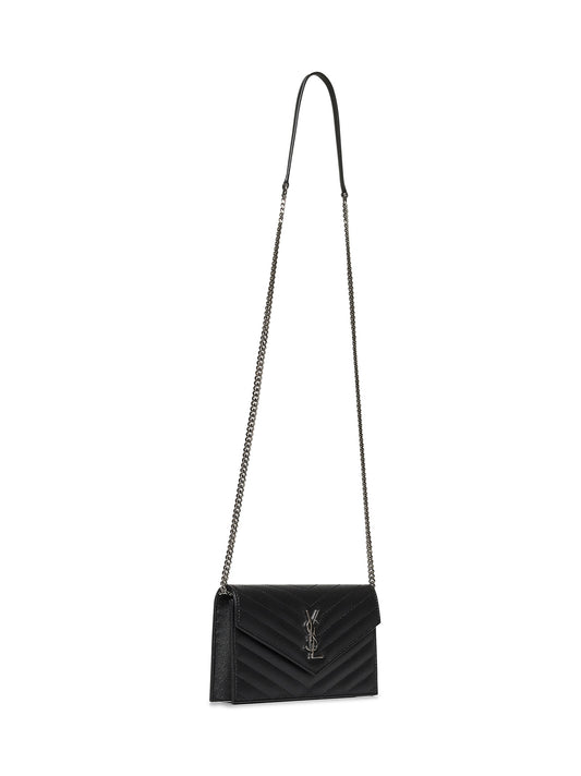 Pochette envelope con catena Cassandre classica in pelle Grain de Poudre<BR/>