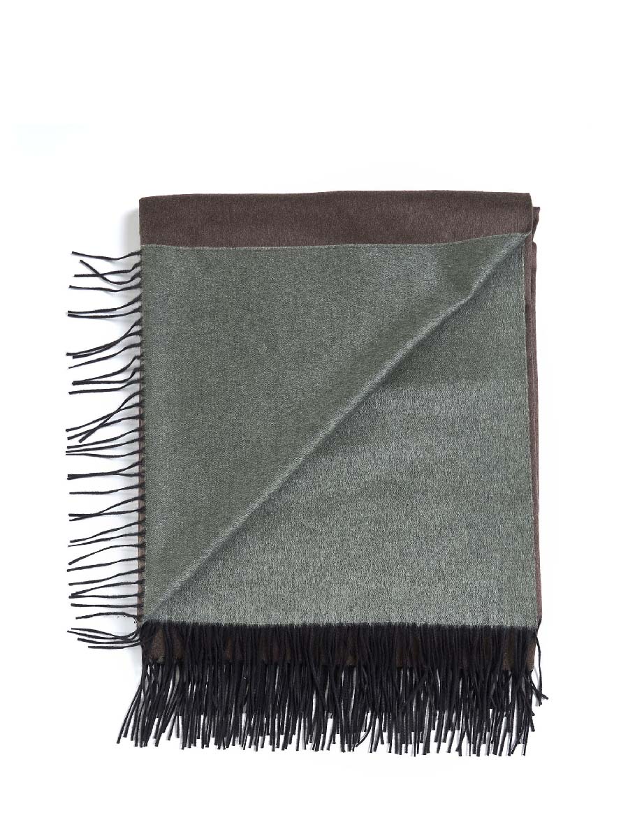 Plaid con frange marrone e verde salvia