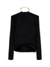 Maglione con spalle scoperte con collana in nero