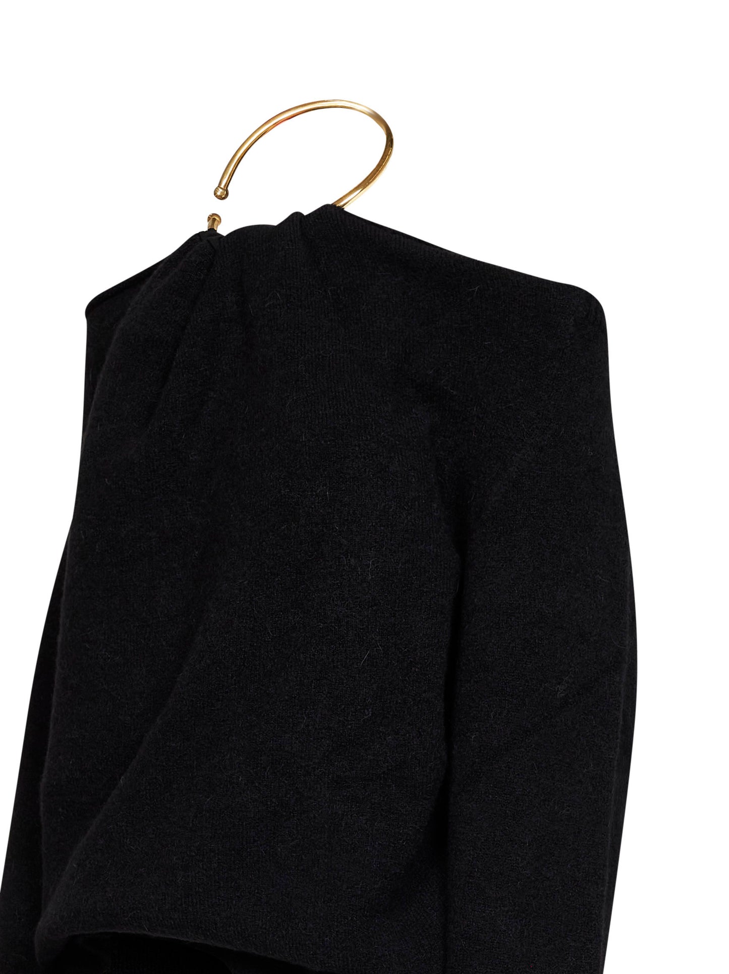 Maglione con spalle scoperte con collana in nero