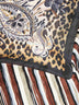 Foulard in twill di seta stampata beige con frange<BR/>