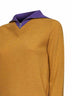 Maglia in misto lana mostarda con collo a contrasto