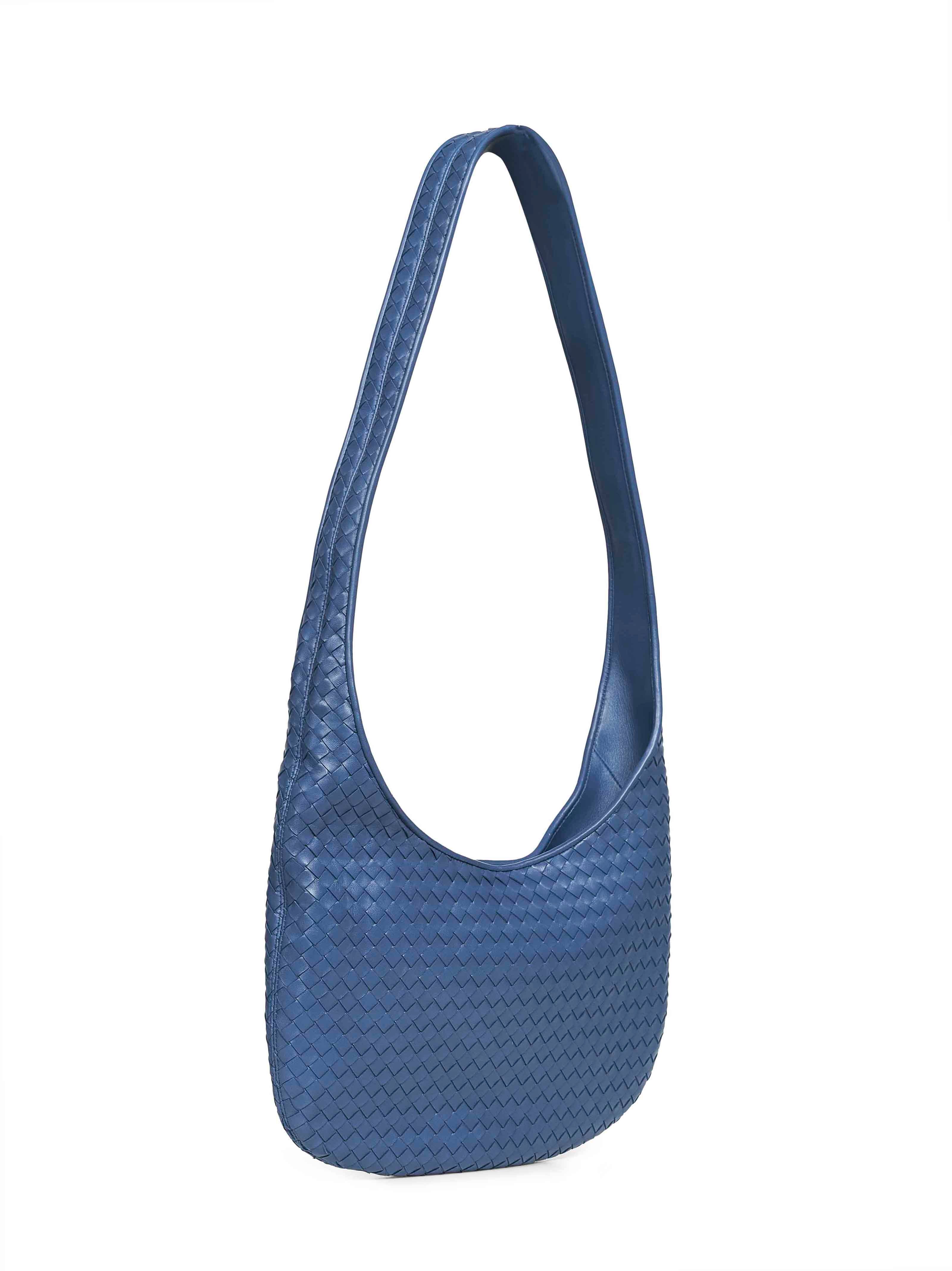 BOTTEGA VENETA レザー ボディバッグ ダークブルー Blue Venezia Veneto crossbody bag – Daniello.com