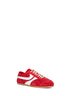 Sneakers in camoscio rosso con dettagli in pelle