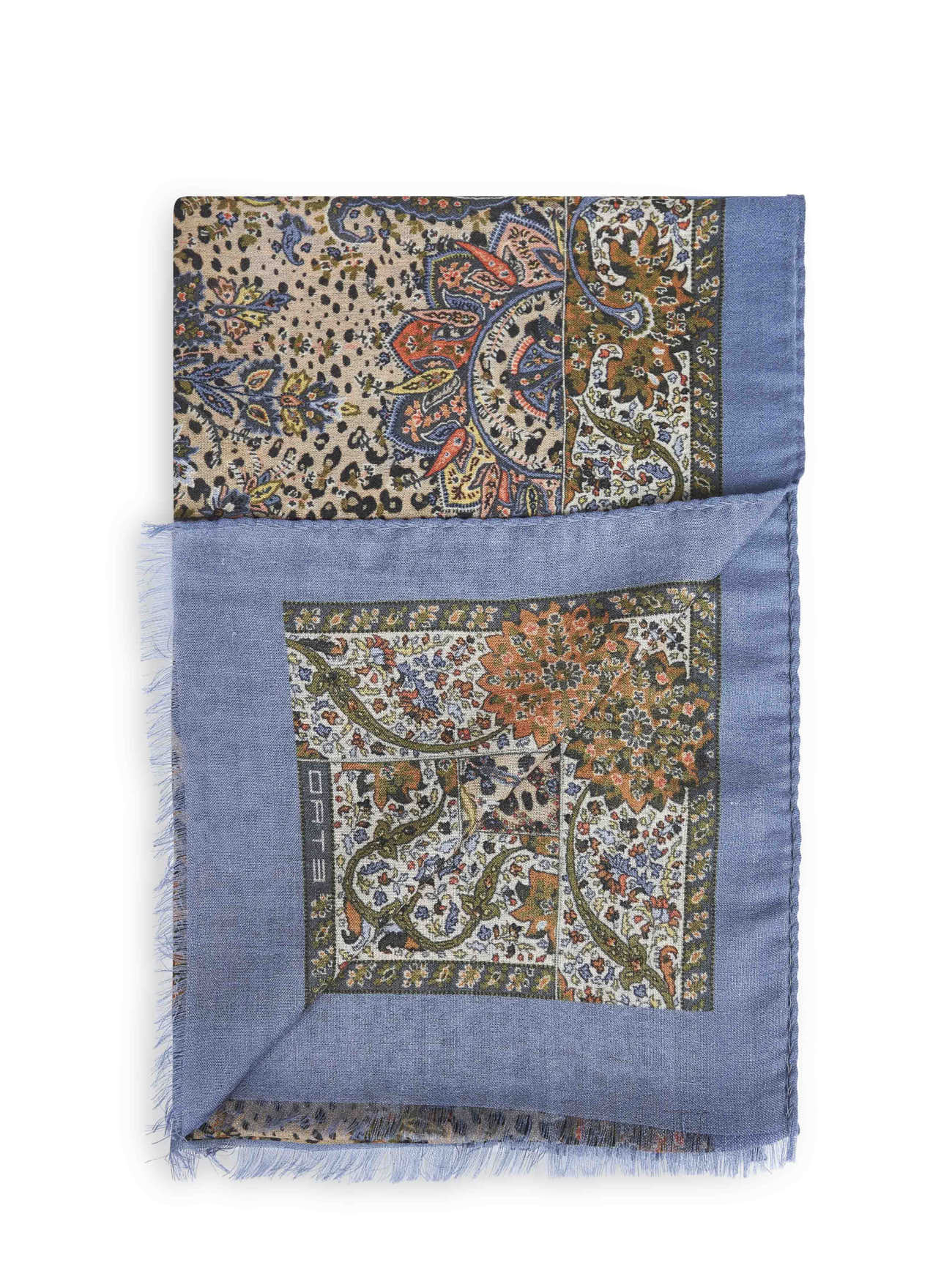 Sciarpa in misto cashmere azzurro polvere con motivo Paisley animalier