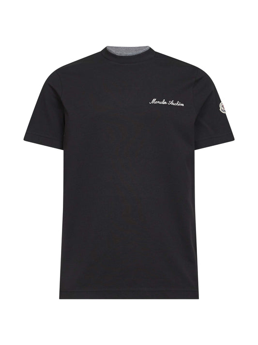 T-shirt in cotone nero con logo ricamato