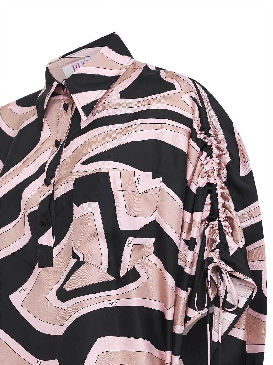 Abito a caftano corto in twill di seta stampa Labirinto nero e rosa